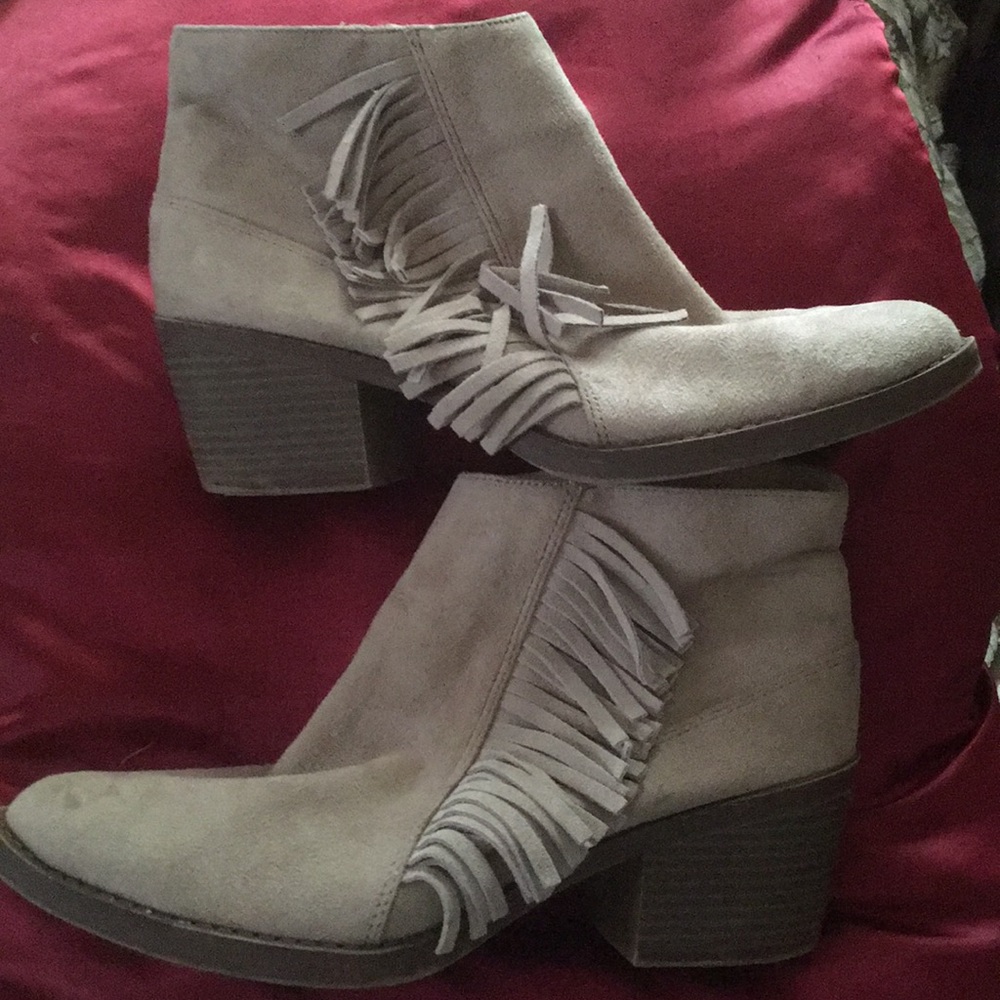 Boots - Picture 2 of 3
